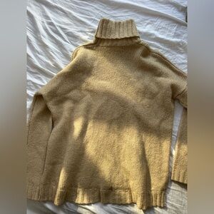Vince turtleneck Sweater in Size S